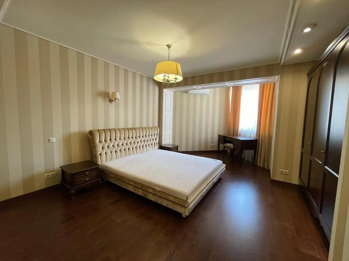 Героев Сталинграда 24А Apartment Kyiv